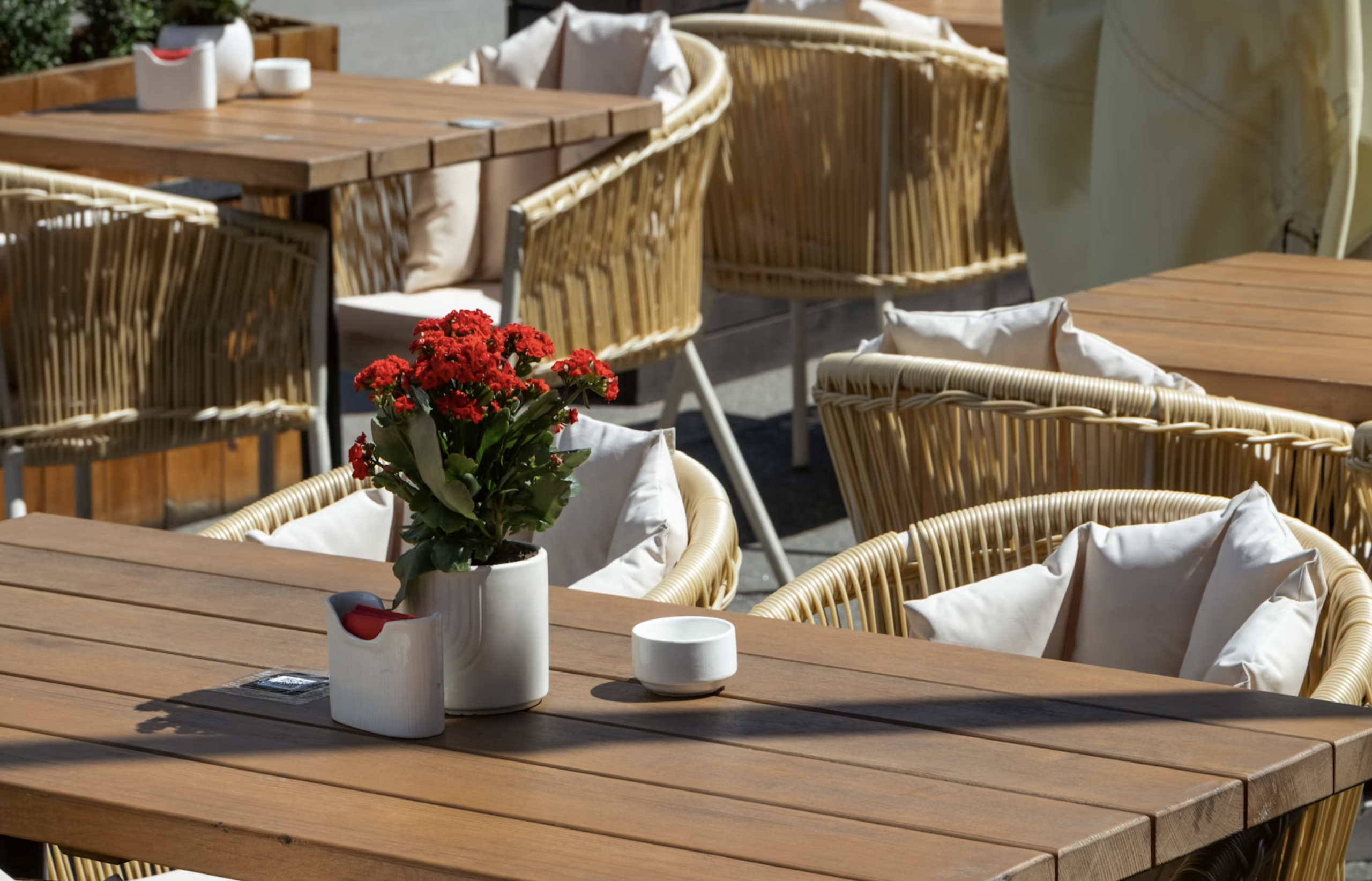 sunny patio dining at town center virginia beach